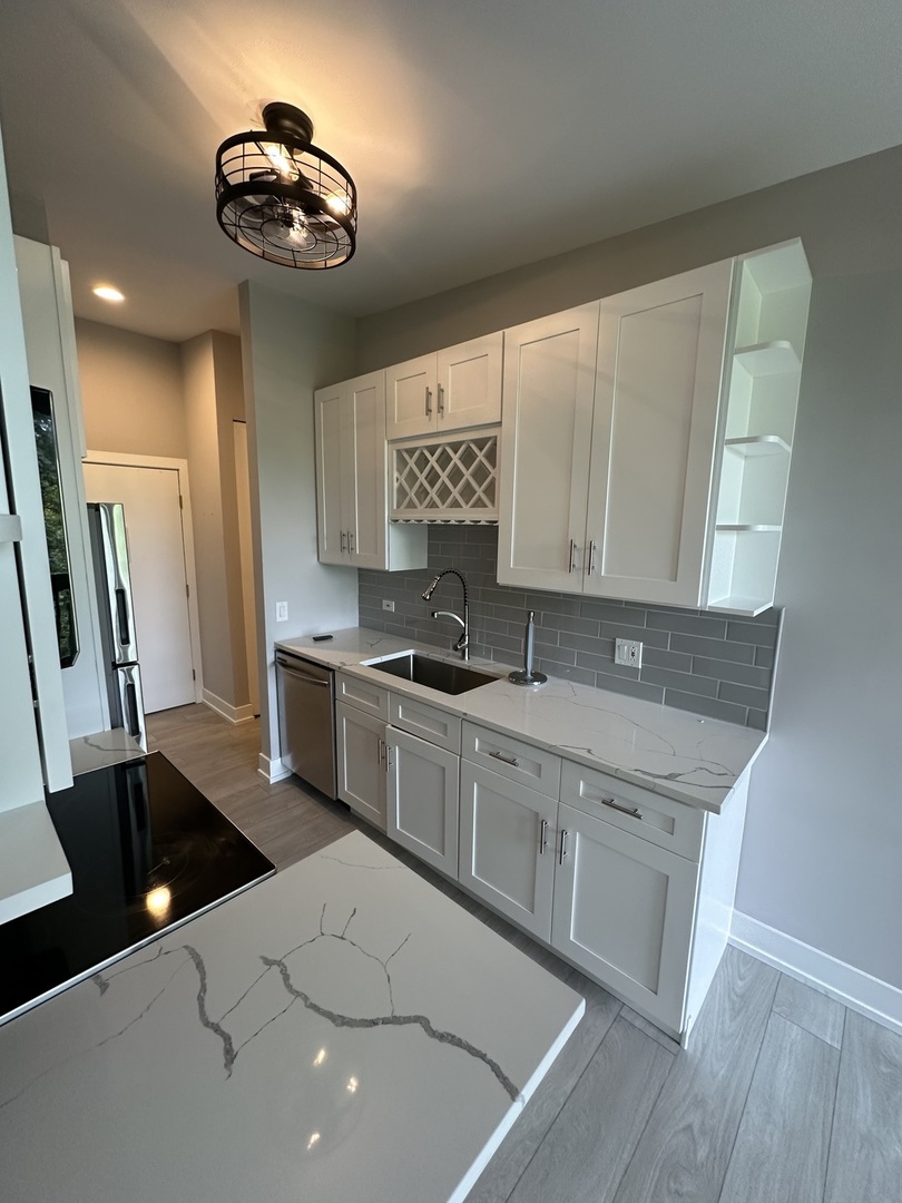 5700 Hillcrest Lane Unit: 3J