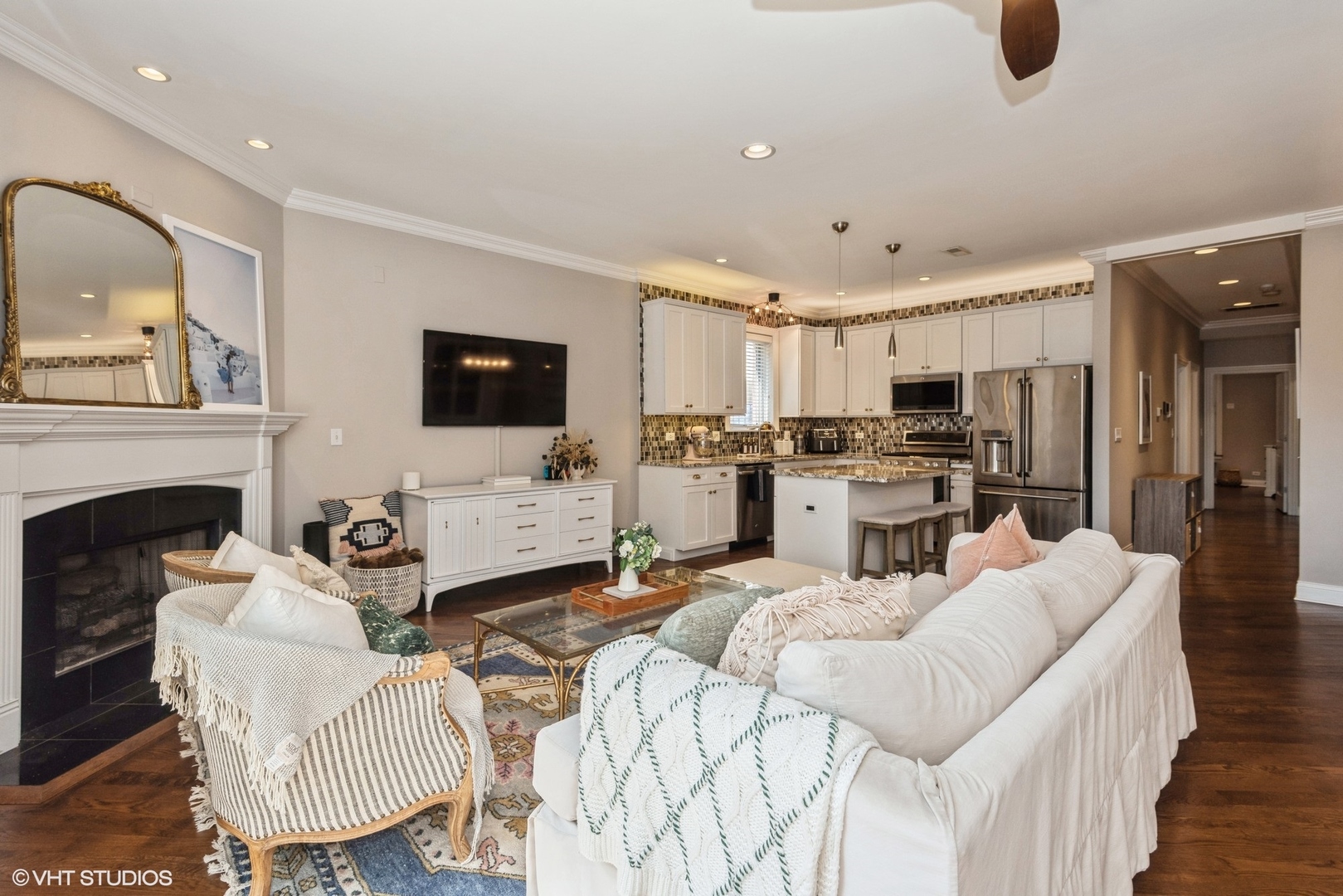 646 N Oakley Boulevard Unit: 1