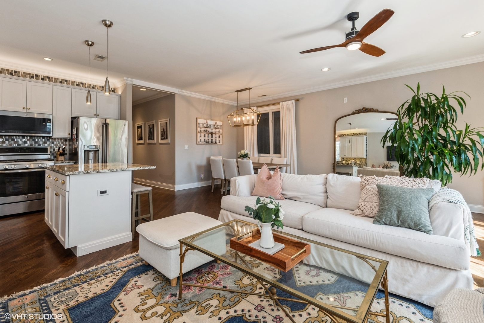 646 N Oakley Boulevard Unit: 1
