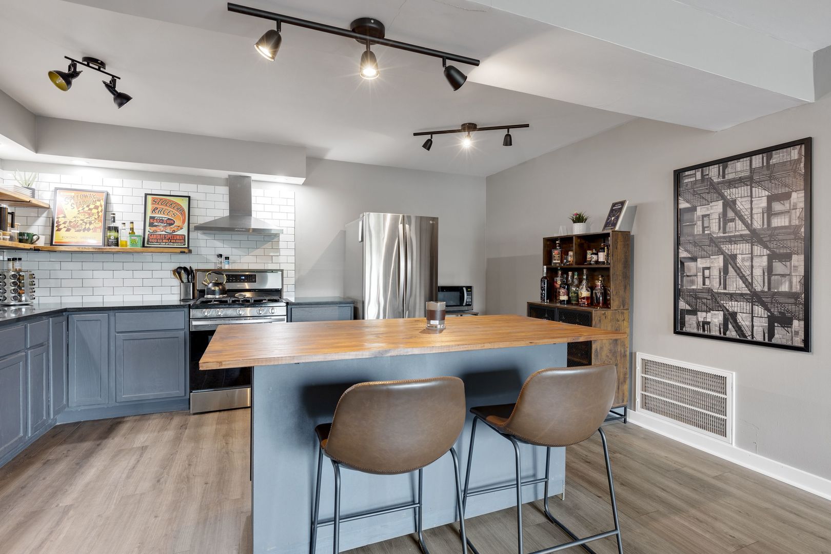 4913 W 109th Street Unit: 203