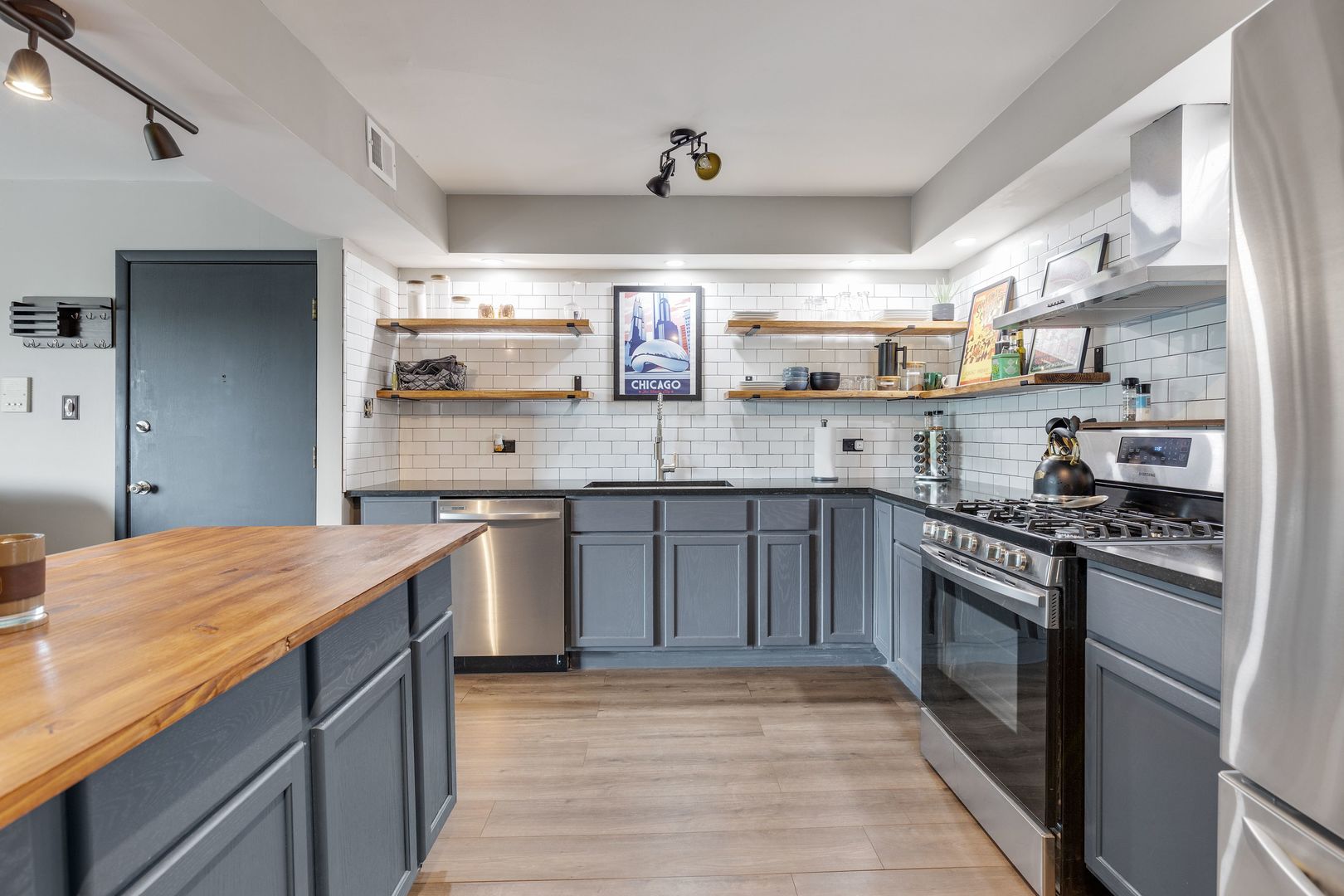 4913 W 109th Street Unit: 203
