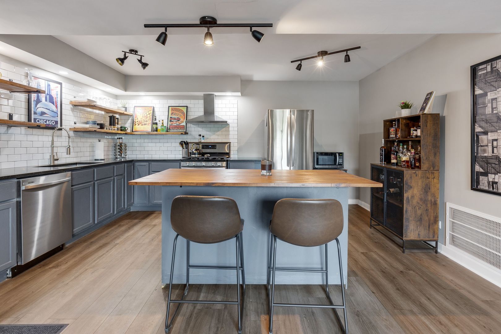 4913 W 109th Street Unit: 203