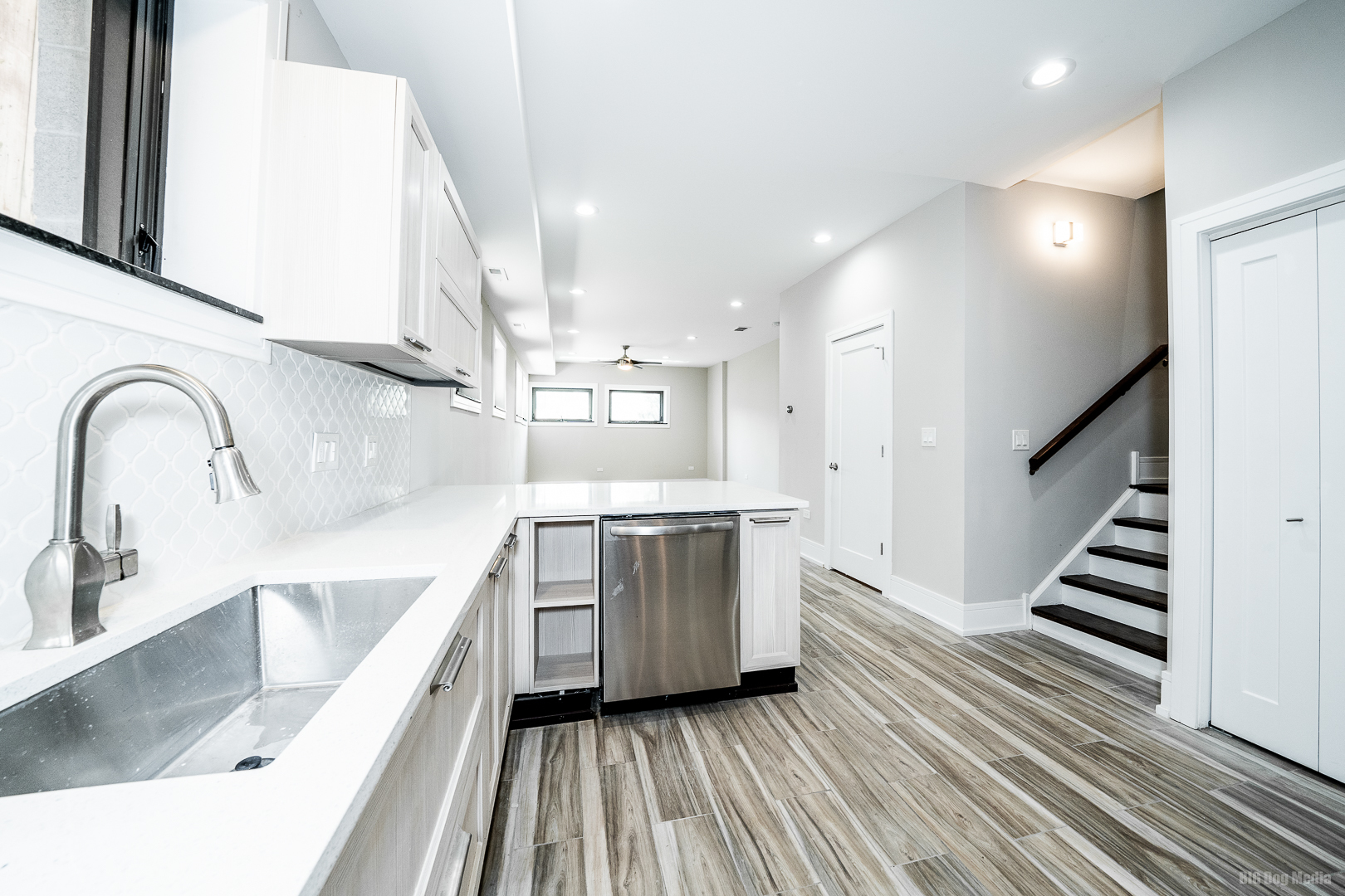 4453 S Lake Park Avenue Unit: 2