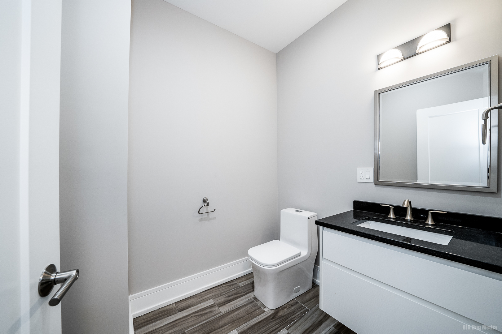 4453 S Lake Park Avenue Unit: 2