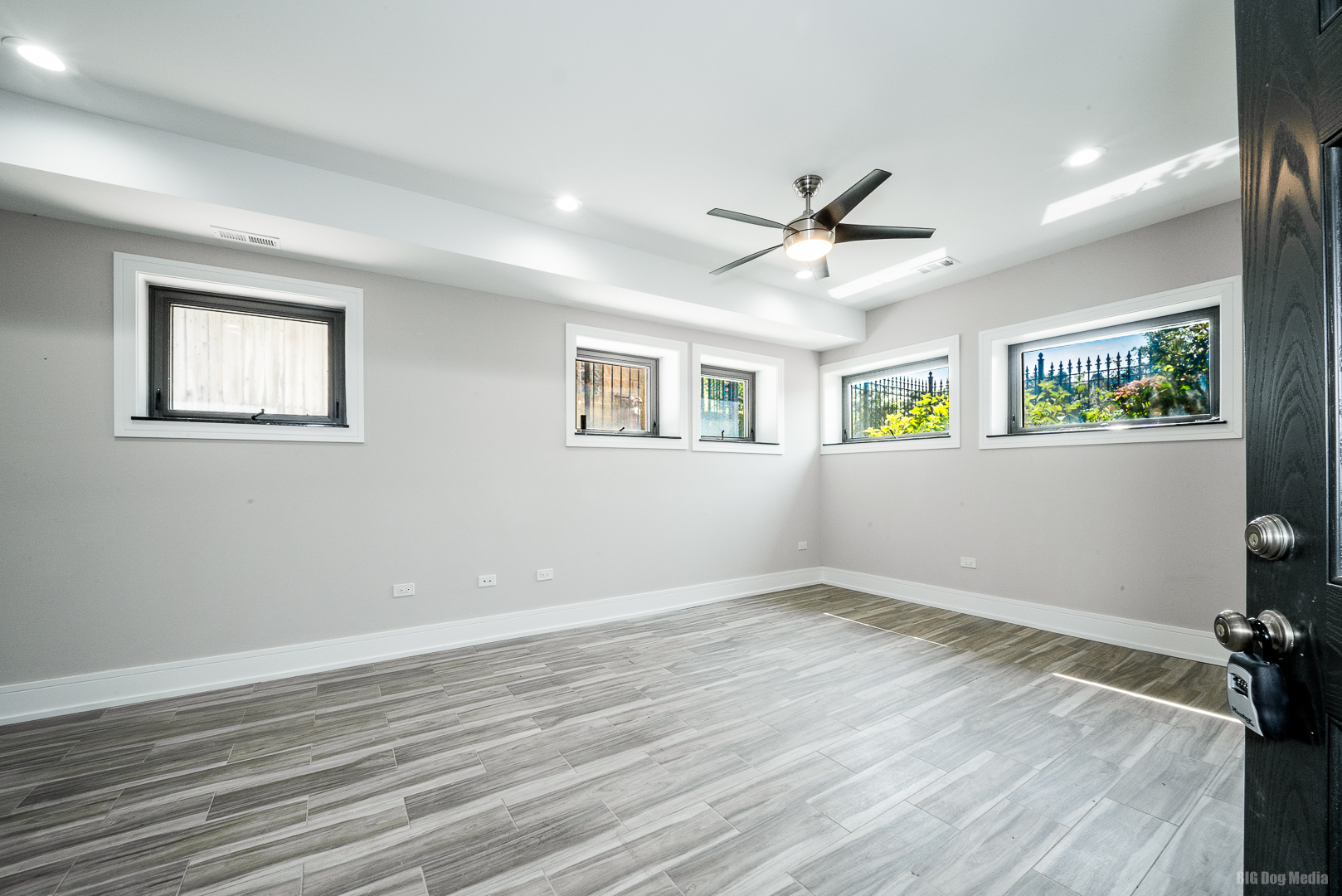 4453 S Lake Park Avenue Unit: 2