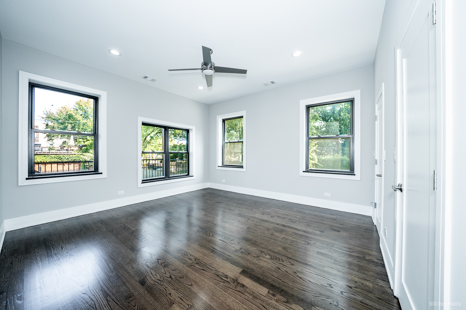 4453 S Lake Park Avenue Unit: 2