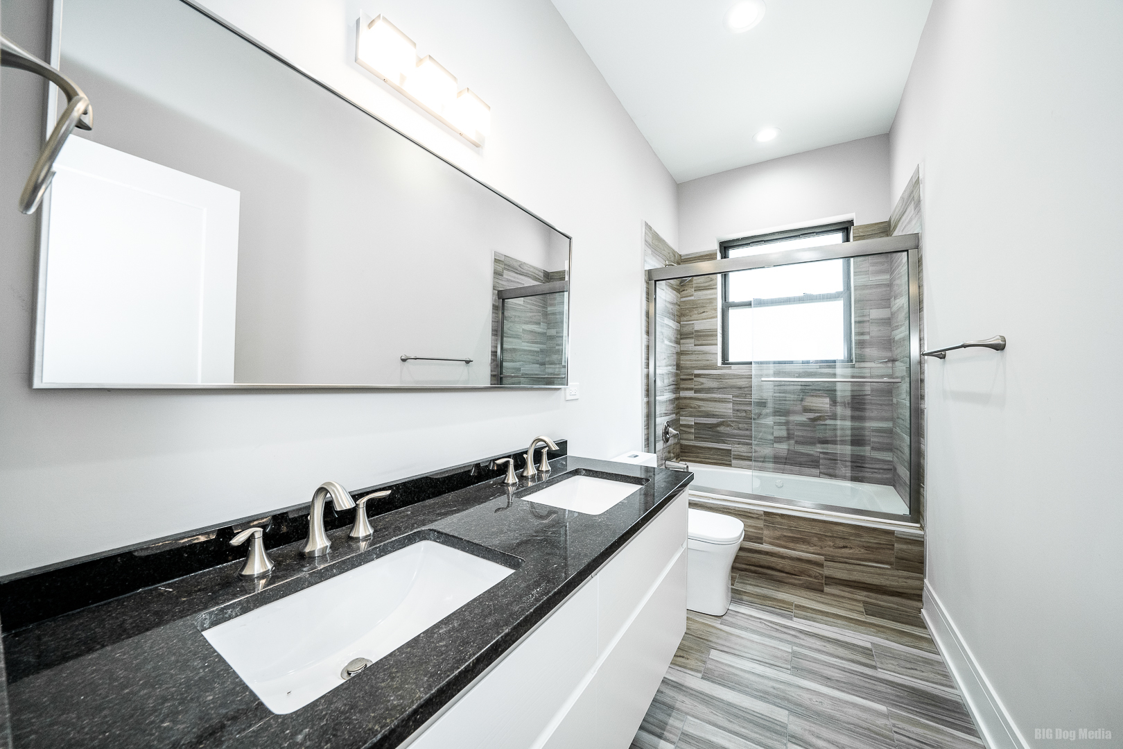 4453 S Lake Park Avenue Unit: 2