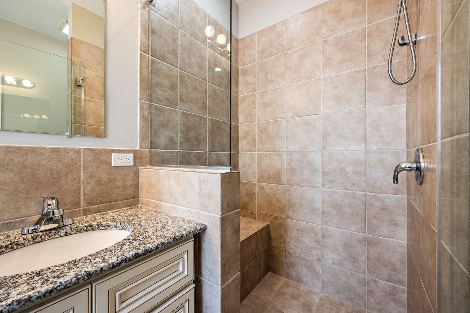 3126 W Walton Street Unit: 4