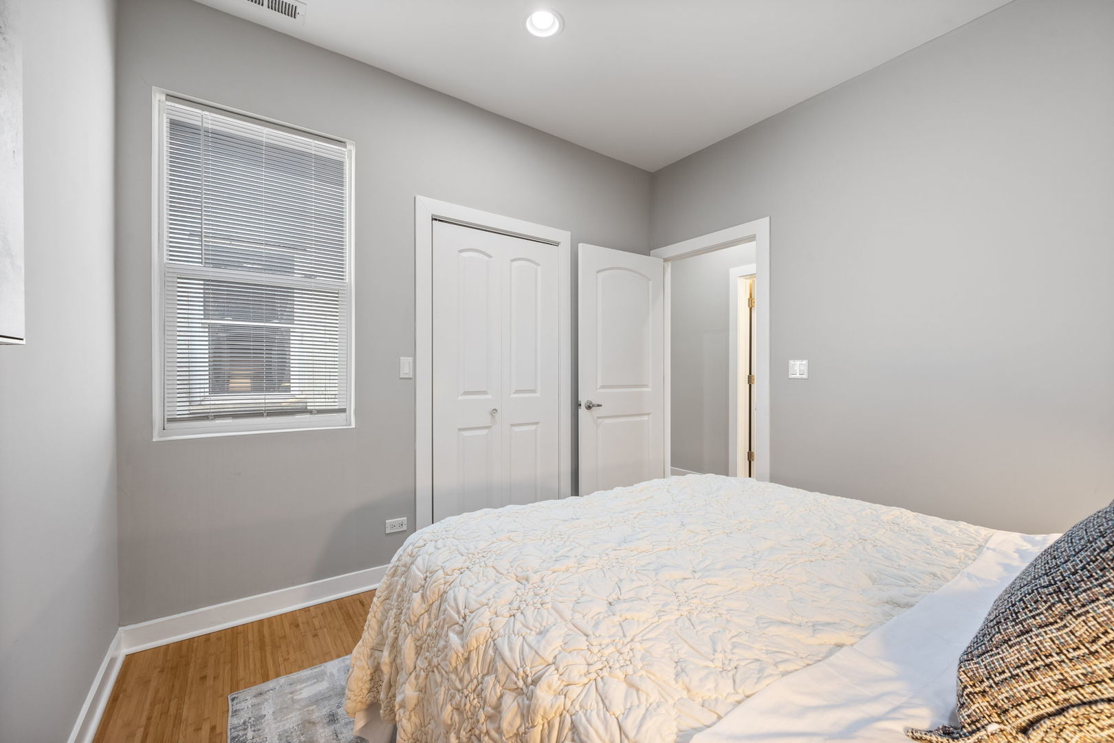 3126 W Walton Street Unit: 4
