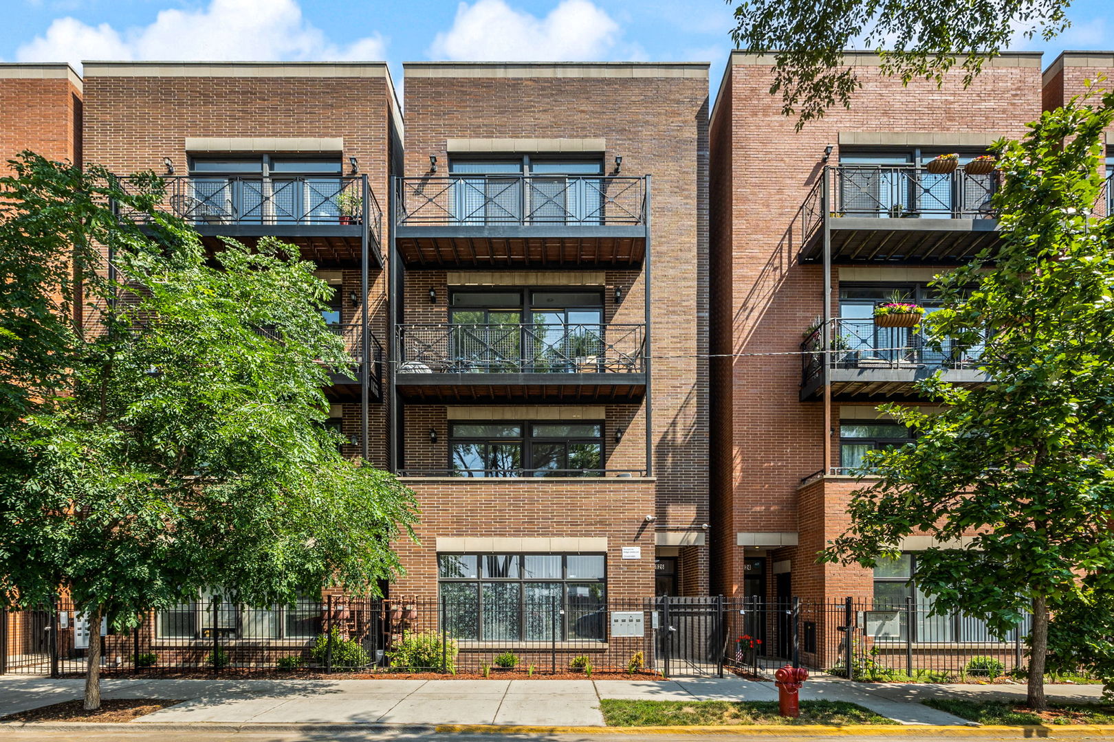 3126 W Walton Street Unit: 4