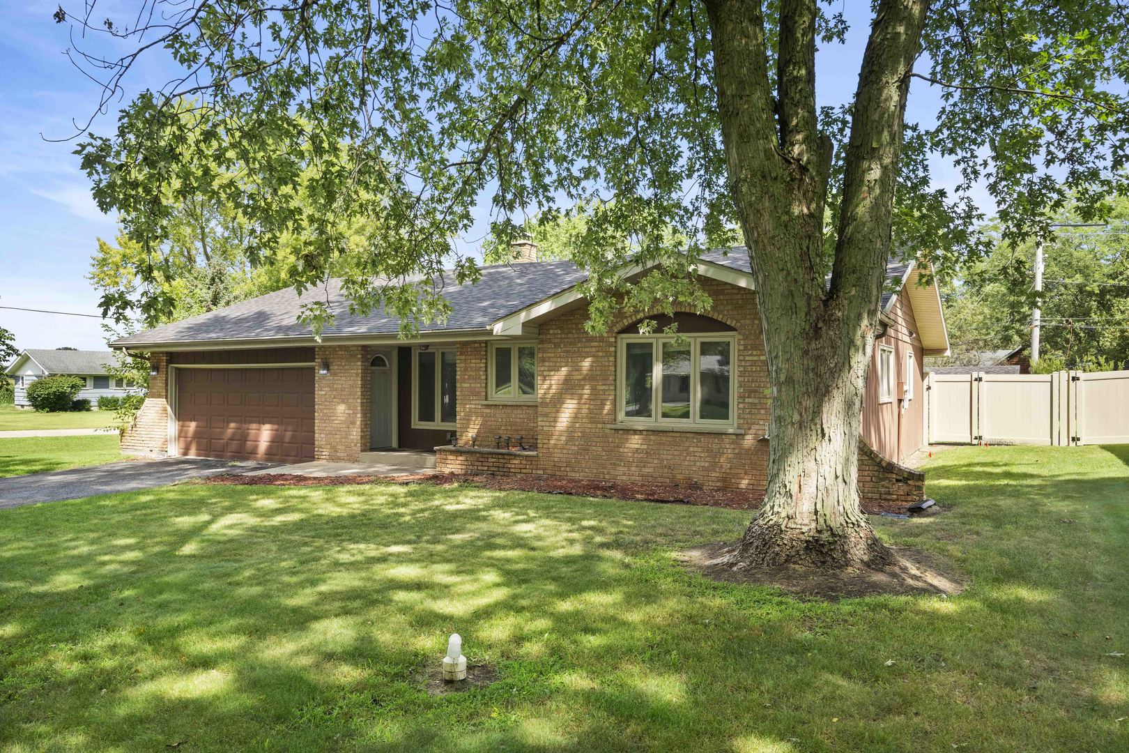 2567 E Riverview Drive