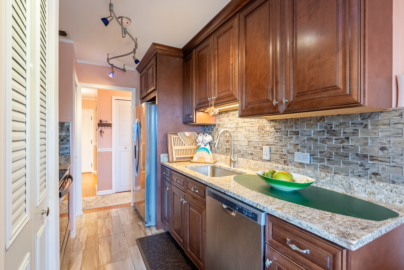 3801 Appian Way Unit: 207