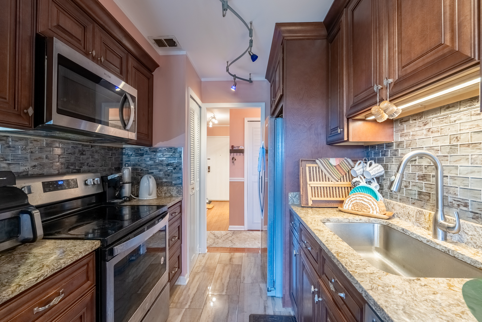 3801 Appian Way Unit: 207