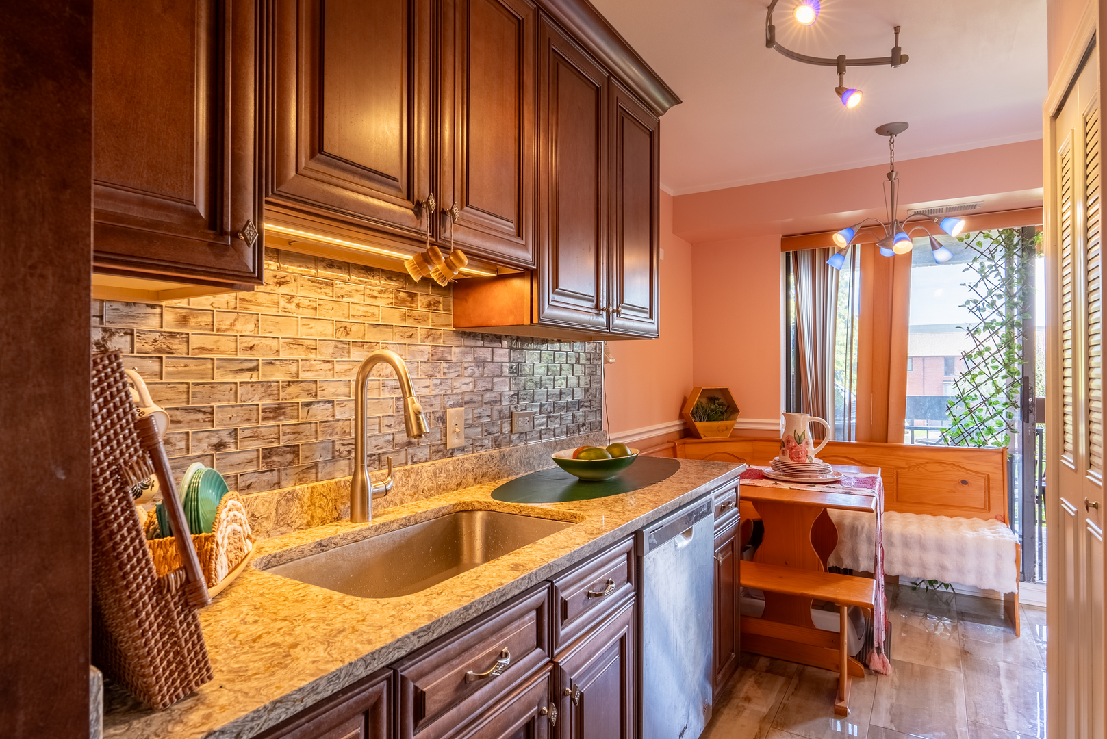 3801 Appian Way Unit: 207
