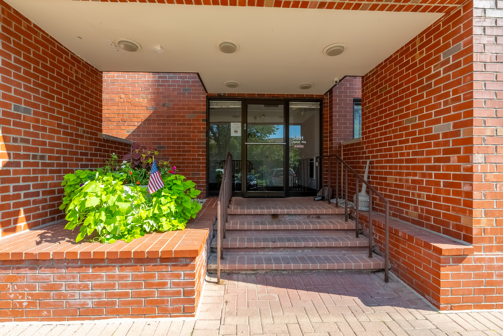 3801 Appian Way Unit: 207