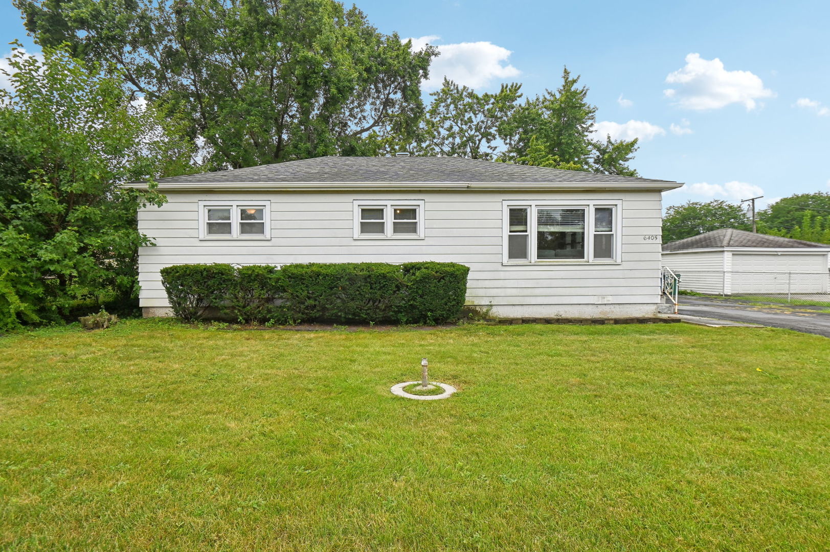 6405 W 85th Place