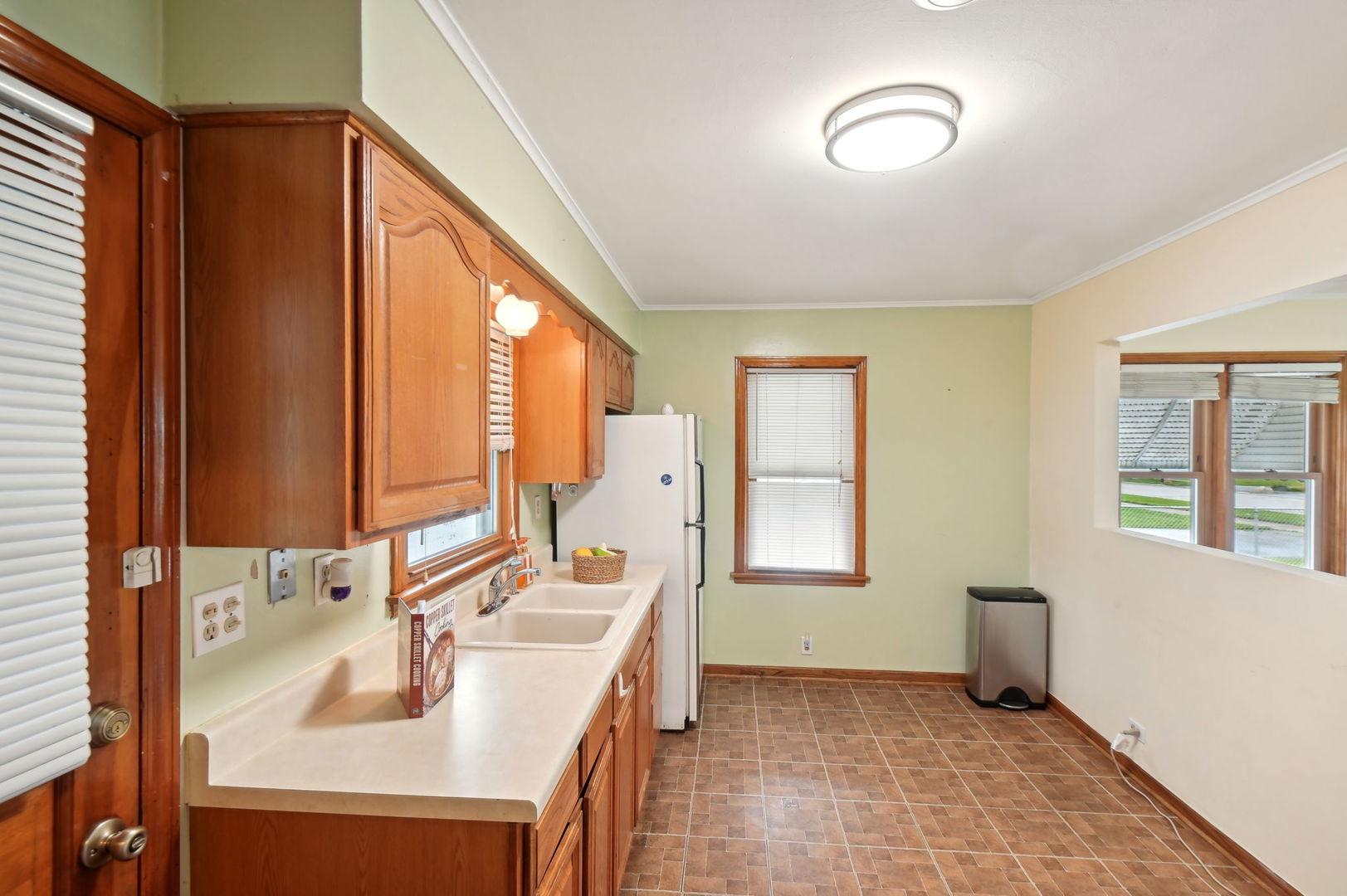 6405 W 85th Place