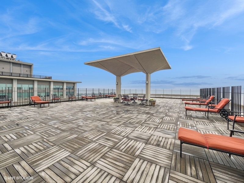 3550 N Lake Shore Drive Unit: 525