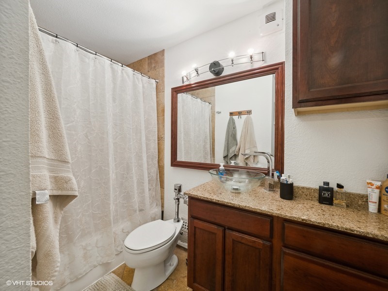 3550 N Lake Shore Drive Unit: 525