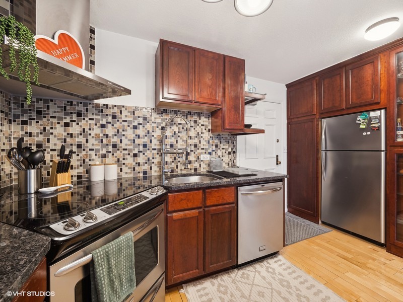 3550 N Lake Shore Drive Unit: 525