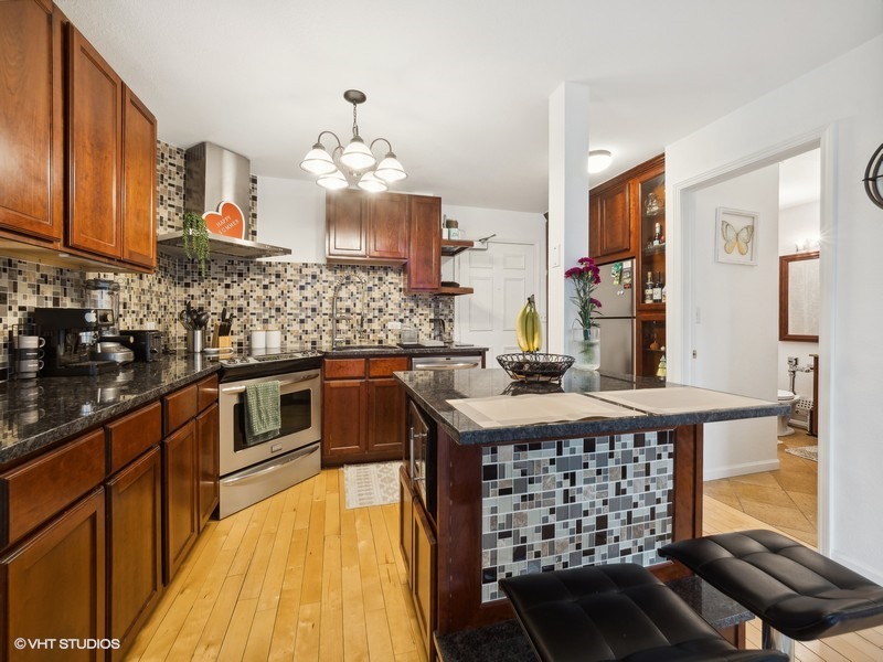 3550 N Lake Shore Drive Unit: 525