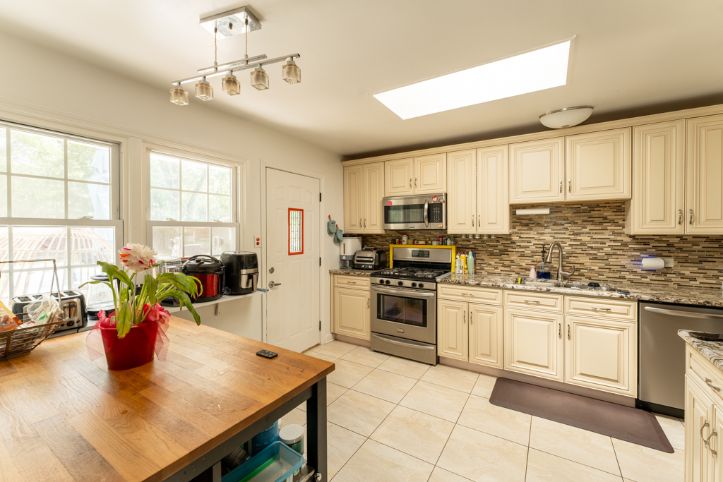 17011 Pine Court