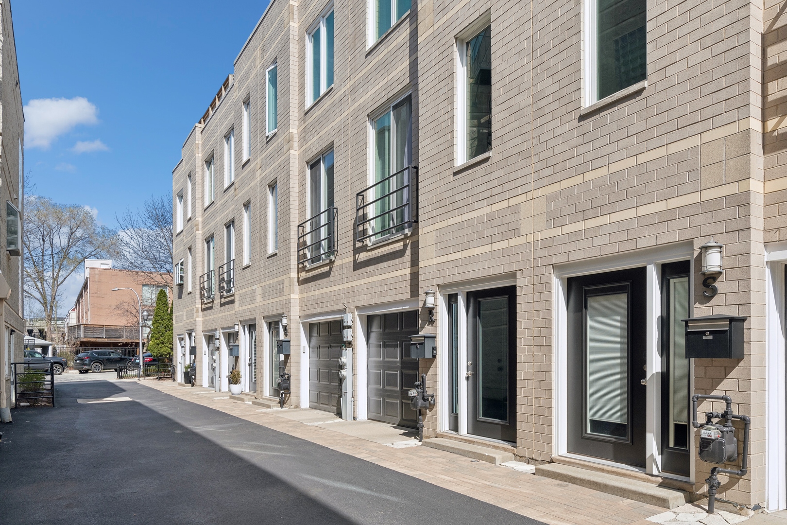 1145 W Newport Avenue Unit: R