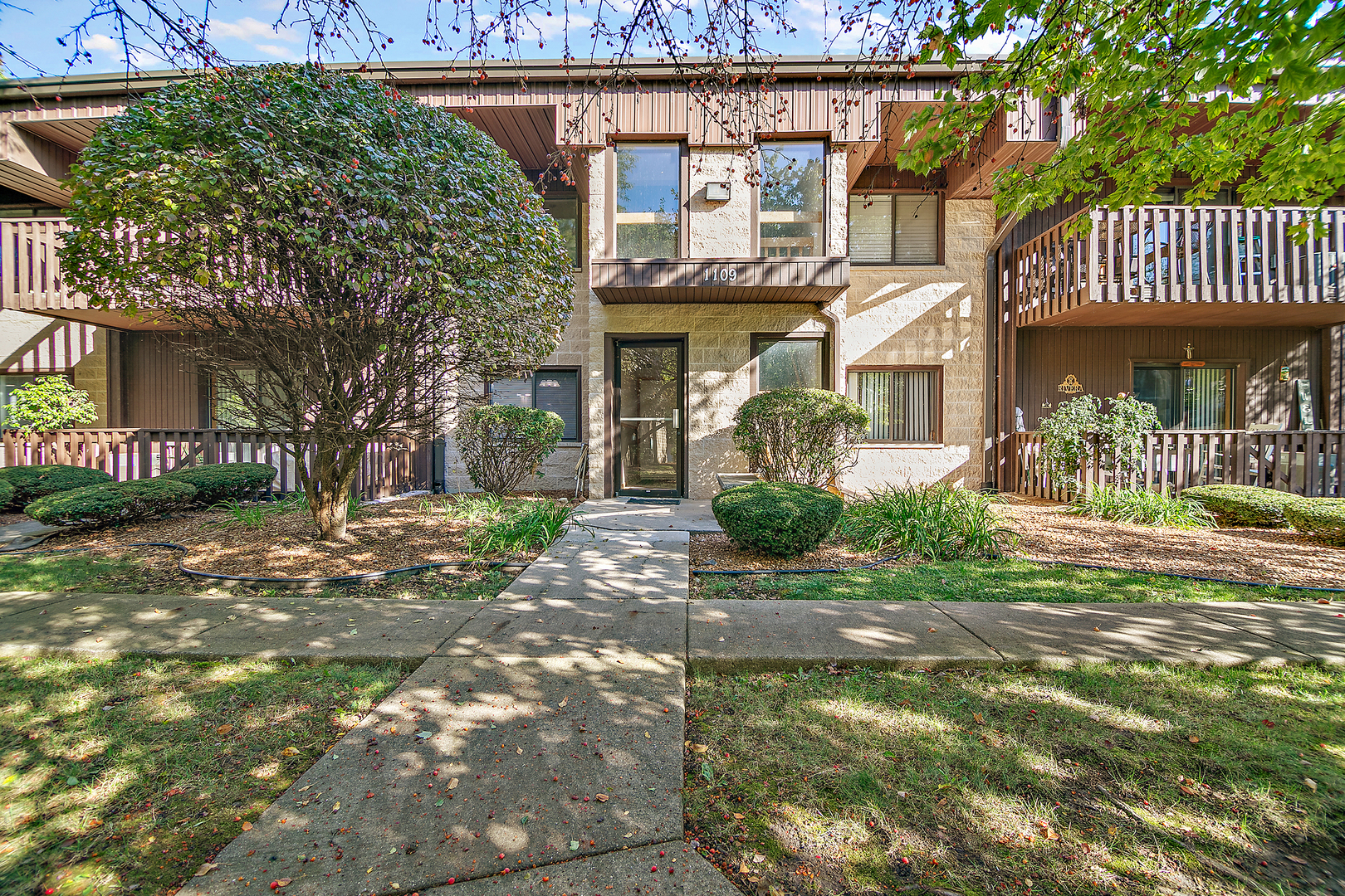 1109 E DIVISION Street Unit: 2D