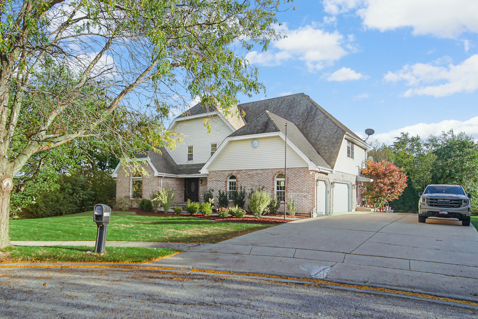 11305 HUMMINGBIRD Lane