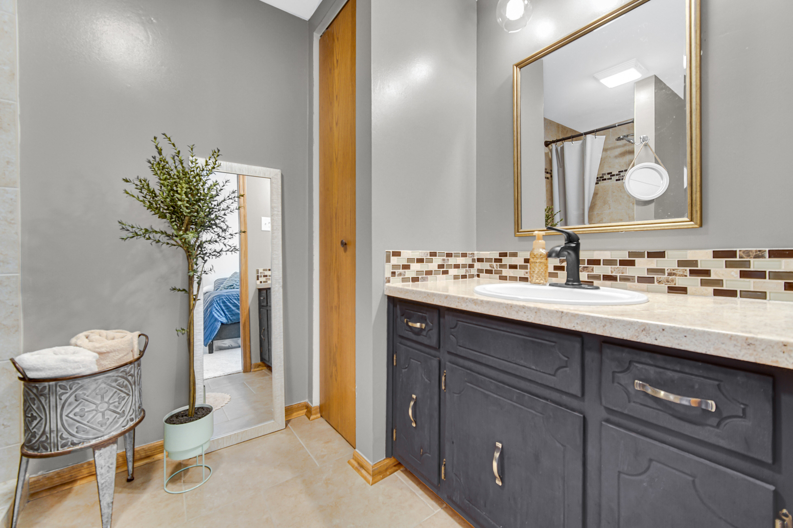 5008 Circle Court Unit: 901