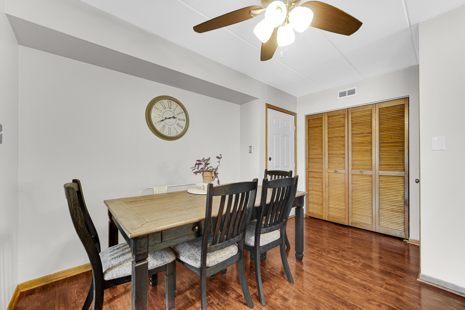 5008 Circle Court Unit: 901