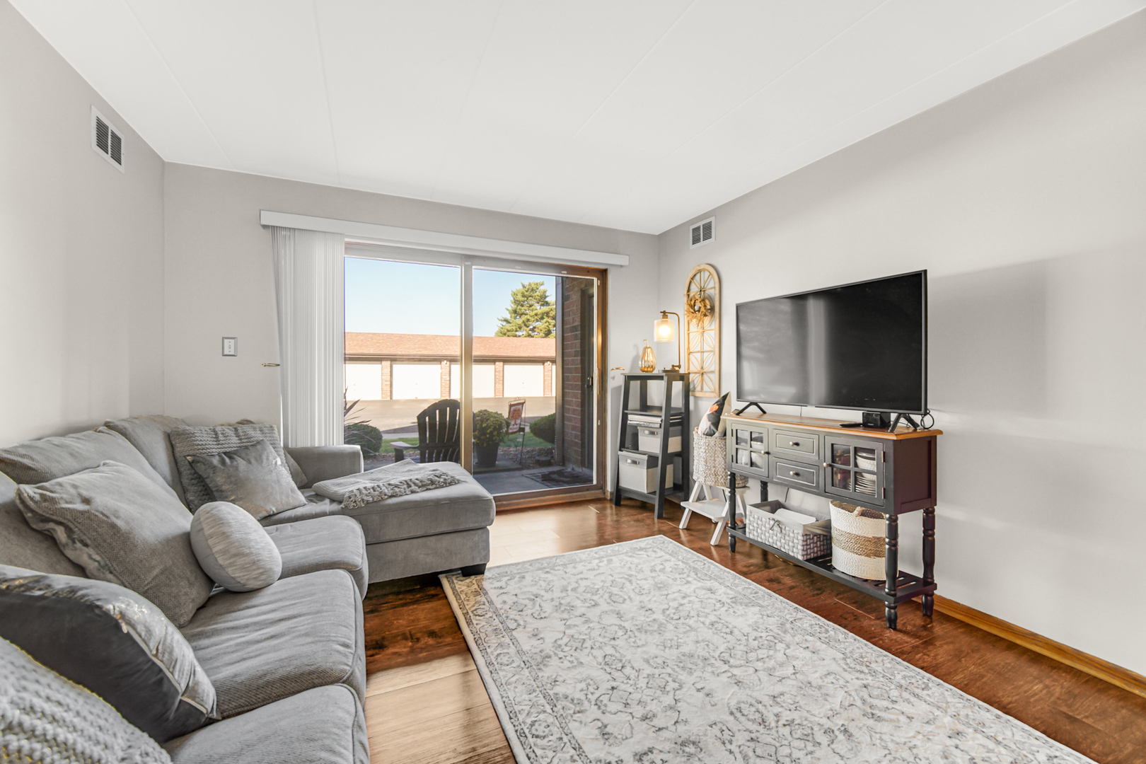 5008 Circle Court Unit: 901