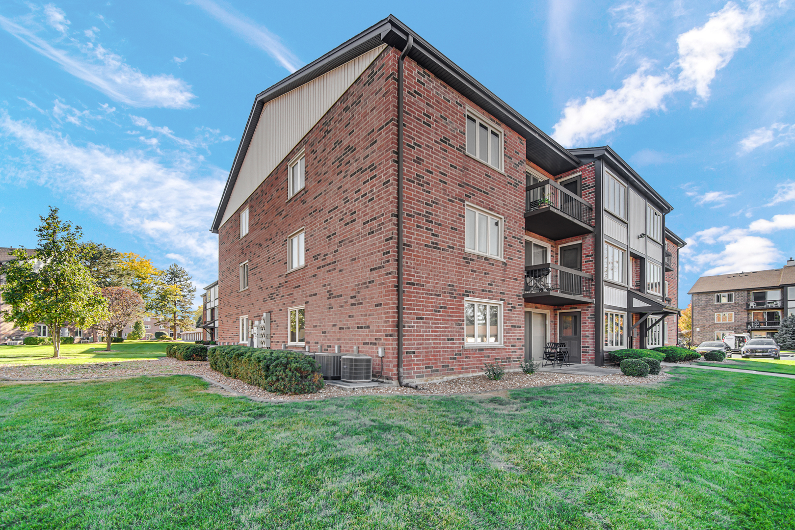 5008 Circle Court Unit: 901