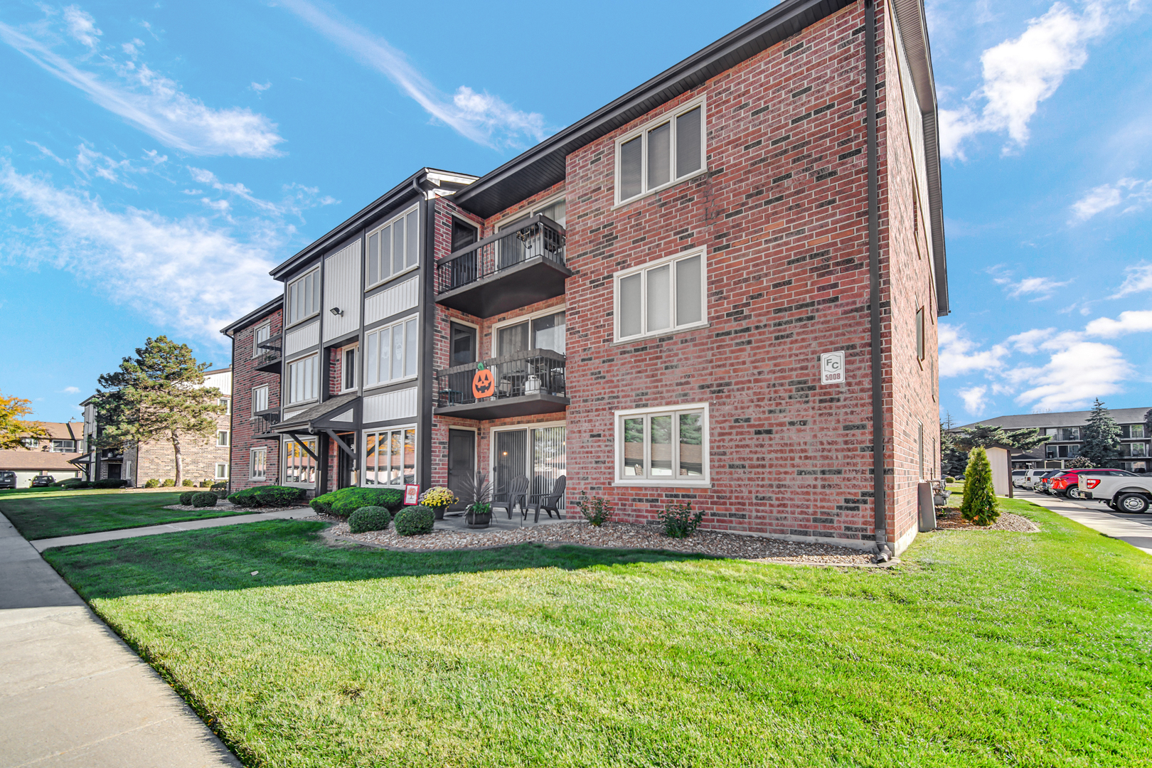 5008 Circle Court Unit: 901