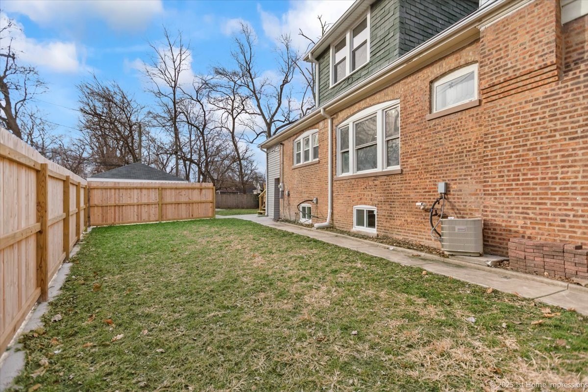 1567 W 100th Place