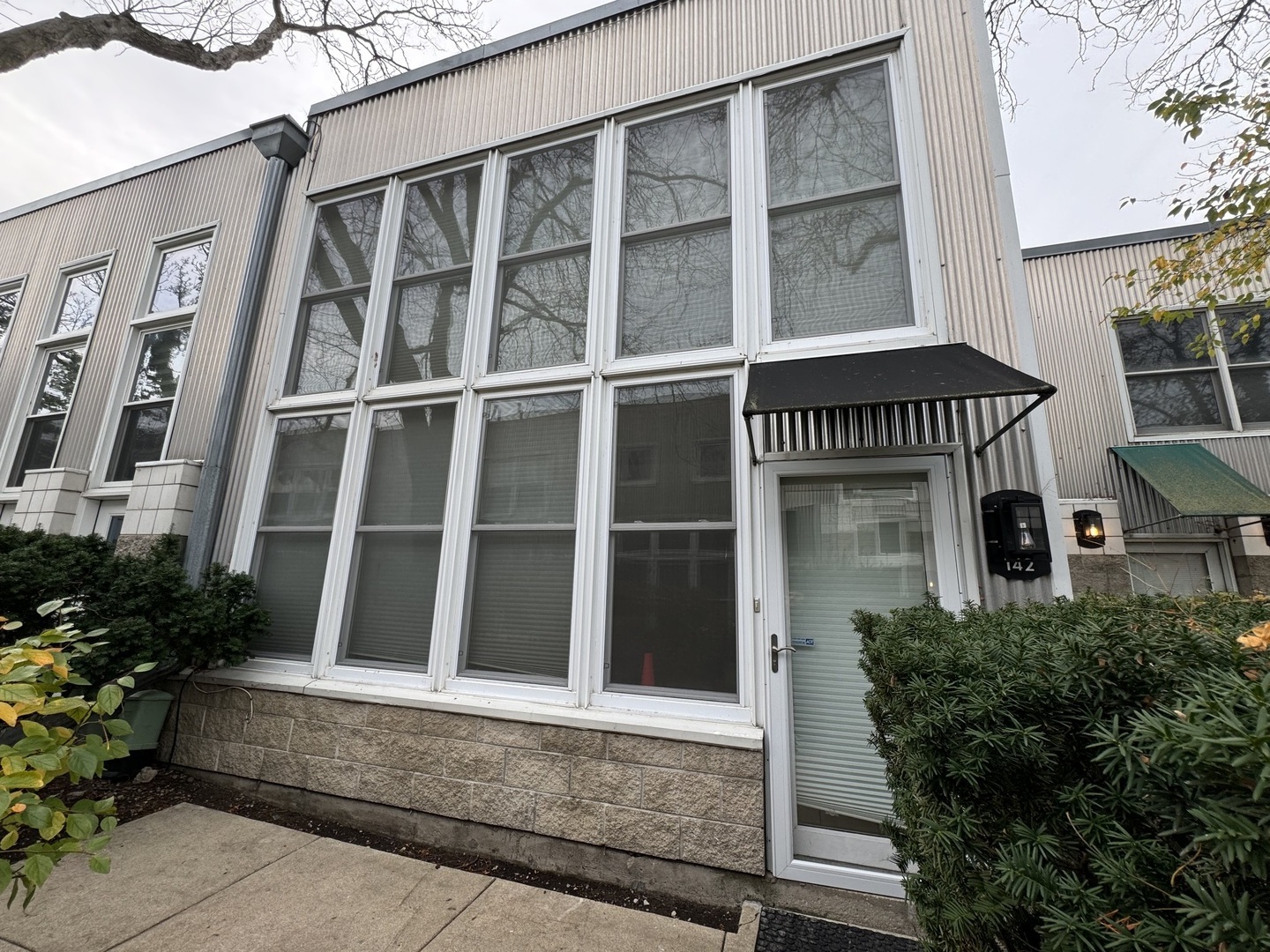 1300 W Altgeld Street Unit: 142