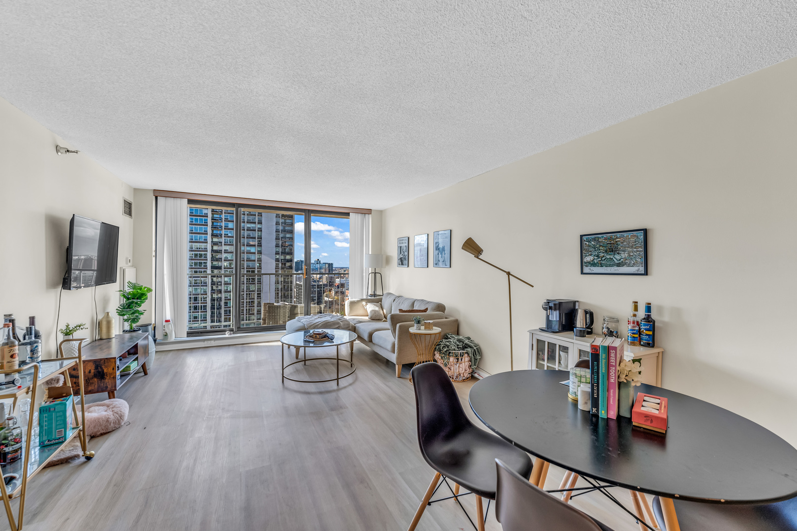 1250 N Dearborn Street Unit: 21E