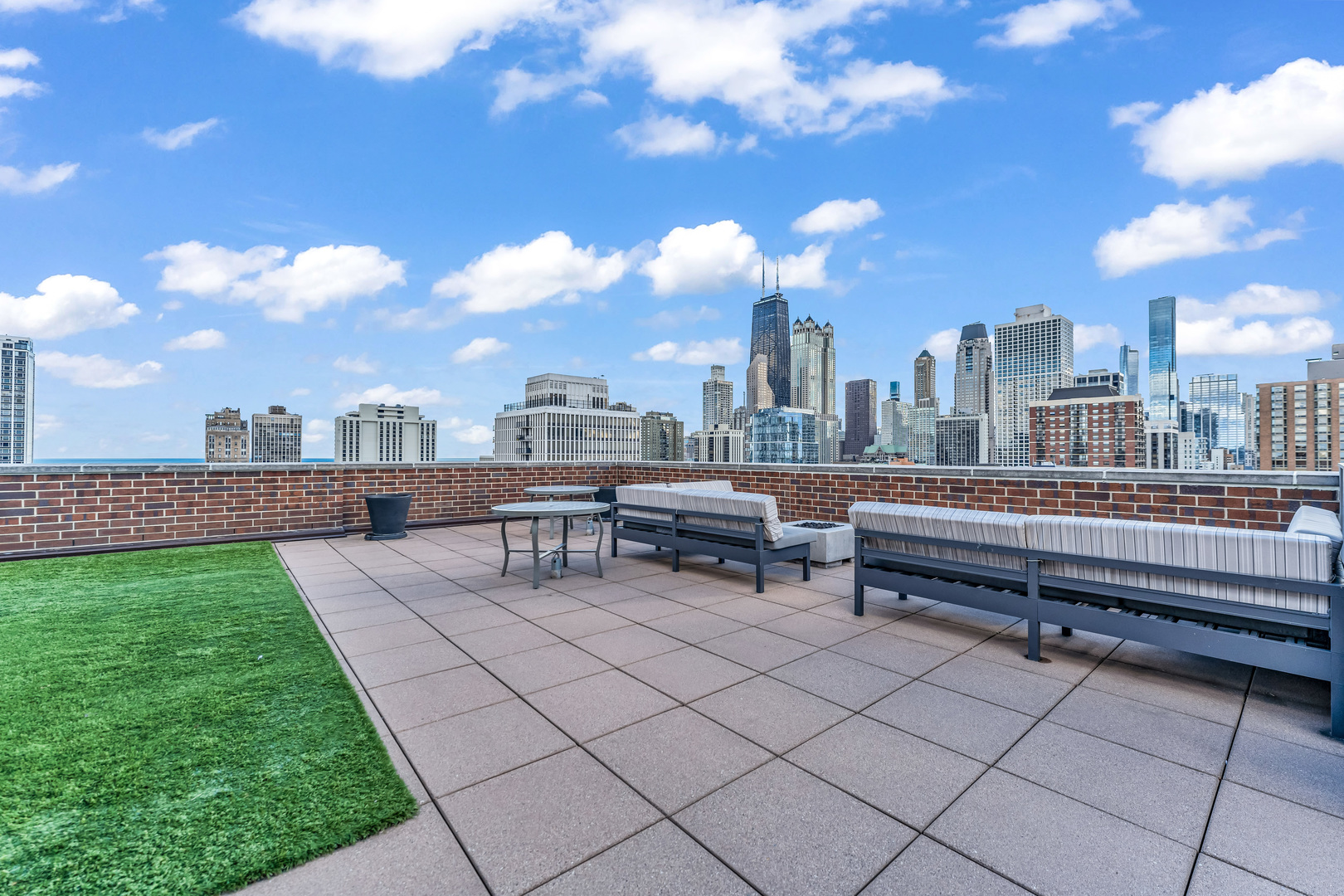 1250 N Dearborn Street Unit: 21E