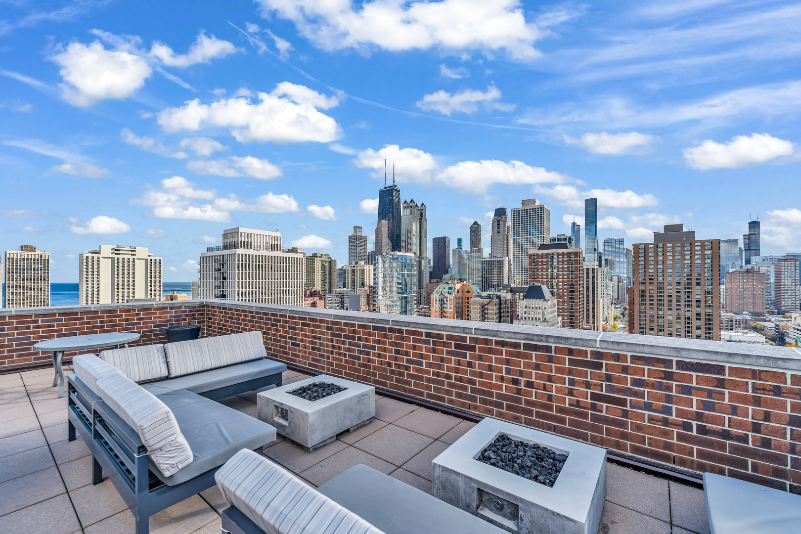 1250 N Dearborn Street Unit: 21E