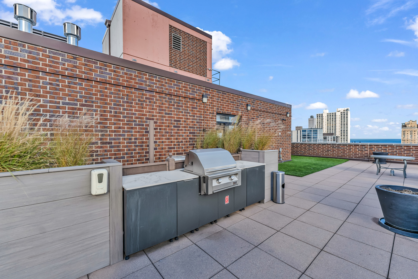 1250 N Dearborn Street Unit: 21E