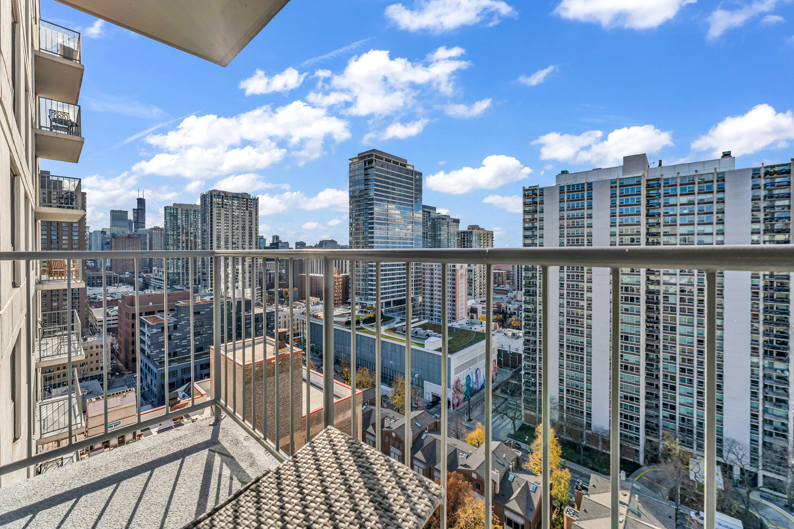 1250 N Dearborn Street Unit: 21E