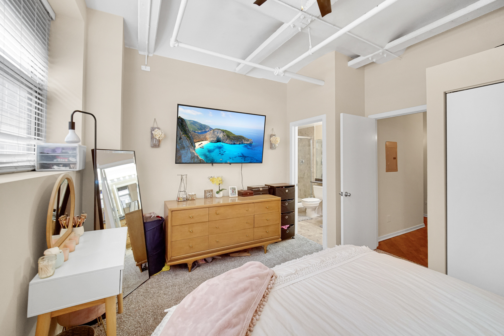 500 S Clinton Street Unit: 646