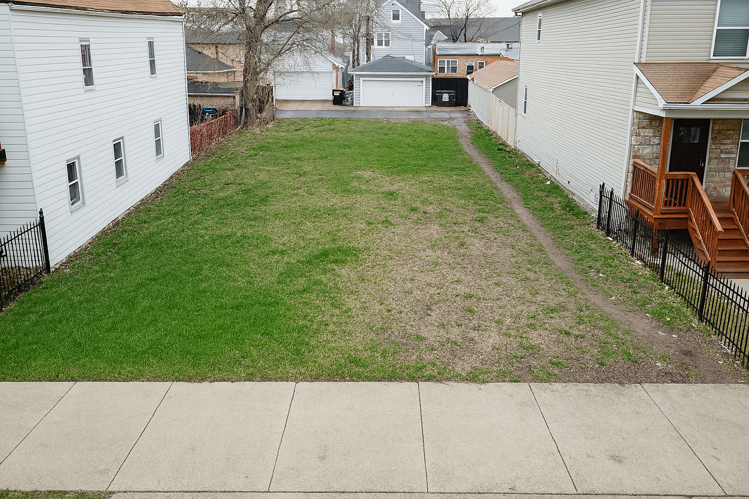 2457 W 46th Place