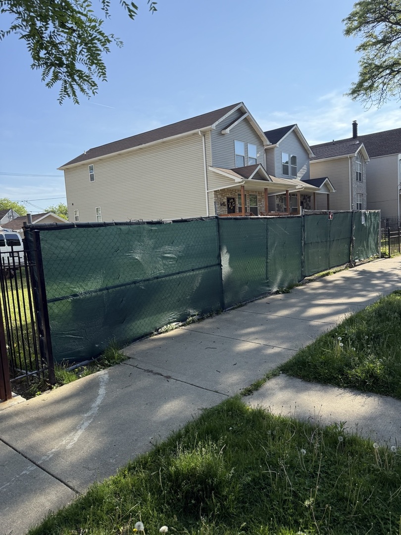 2457 W 46th Place