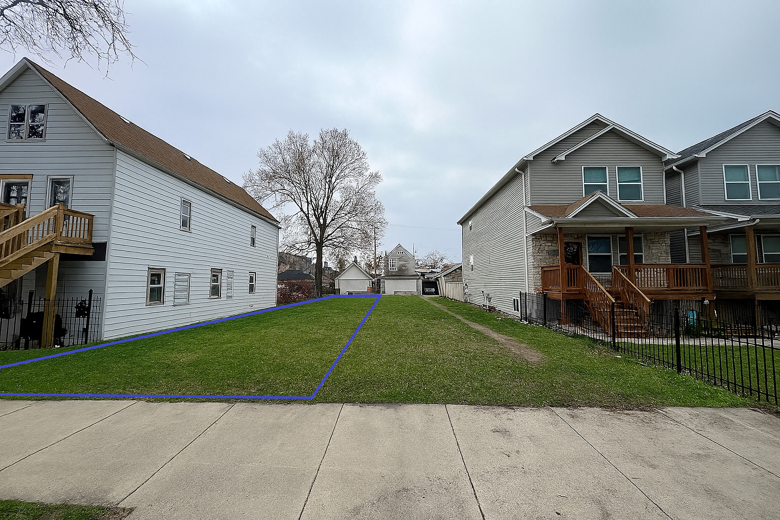 2457 W 46th Place