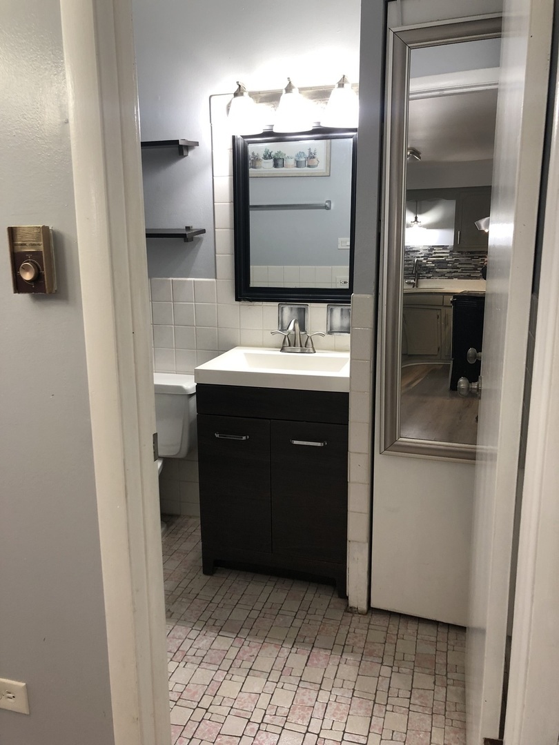 3756 W 120th Street Unit: 3B