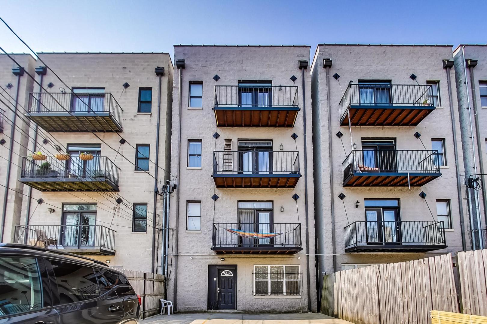 3126 W Walton Street Unit: 1