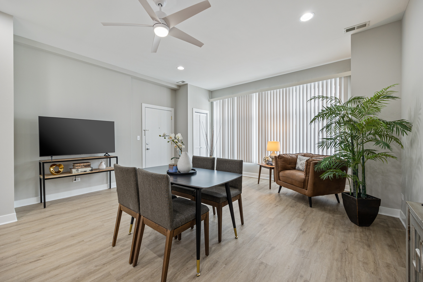 3126 W Walton Street Unit: 1