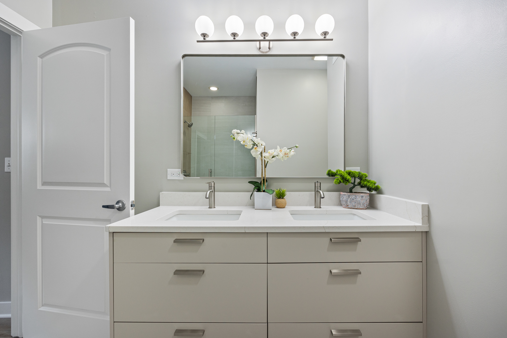 3126 W Walton Street Unit: 1
