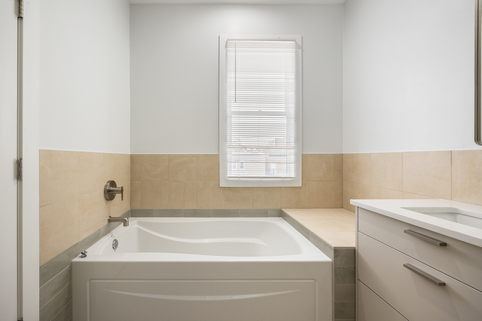 3126 W Walton Street Unit: 3